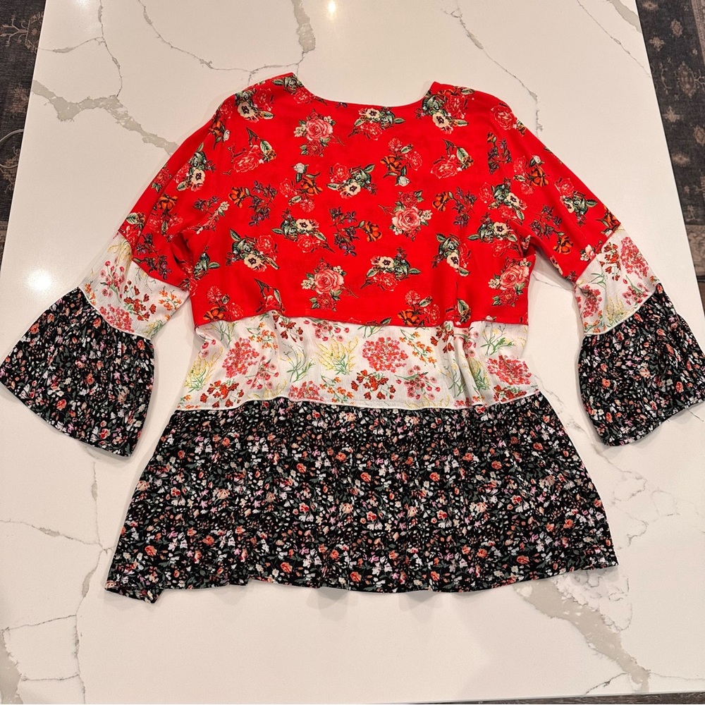 Calessa Women’s Floral Red Tiered Tunic Top Size L Ruffle Bell Sleeves Prairrie - Picture 6 of 10